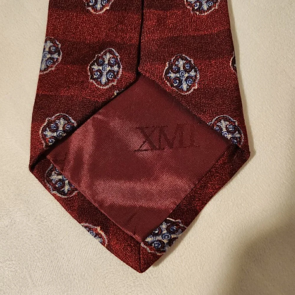 2/$20 Vintage XMI Silk Tie 56